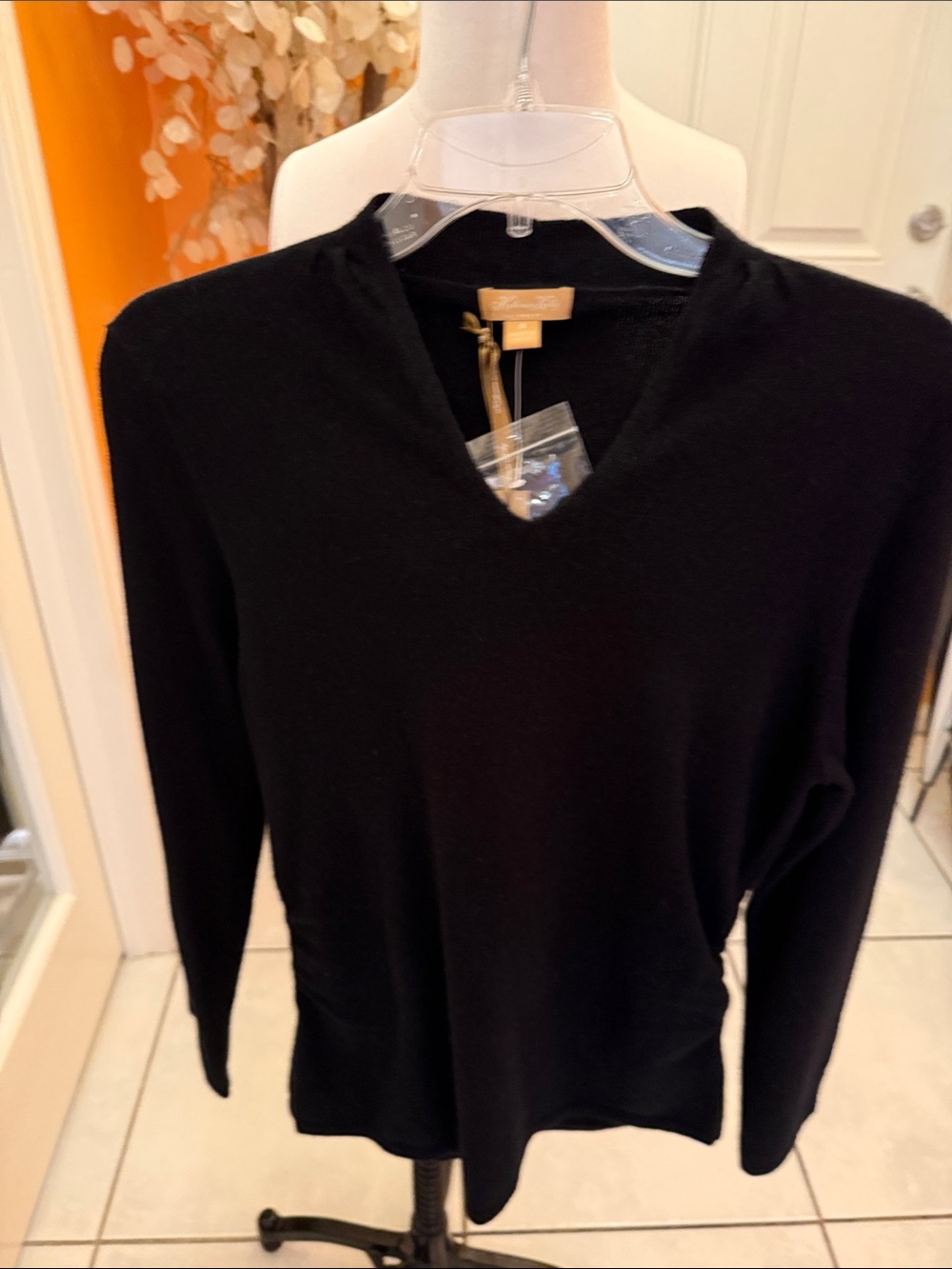 Women's Black V-Neck Sweater - Elegant Everyday Layering 100 % cashmere